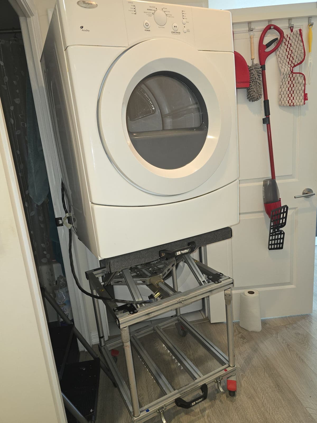 Appliance installation using an appliance lift
